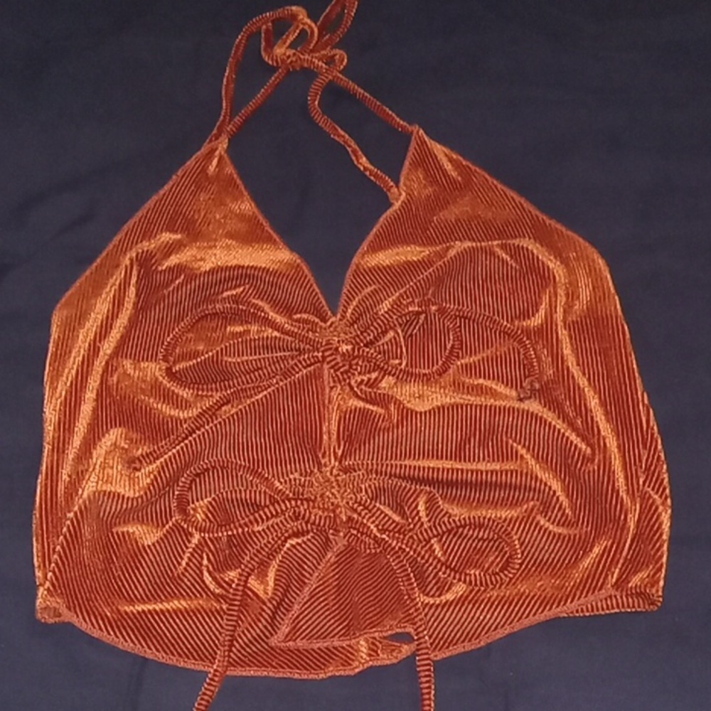 Short haulter type top